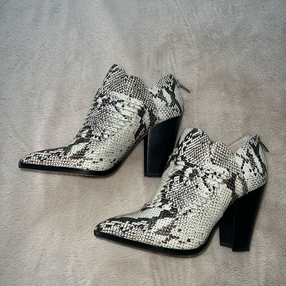 Vince Camuto Boots Size 8 Western - Picture 3 of 11